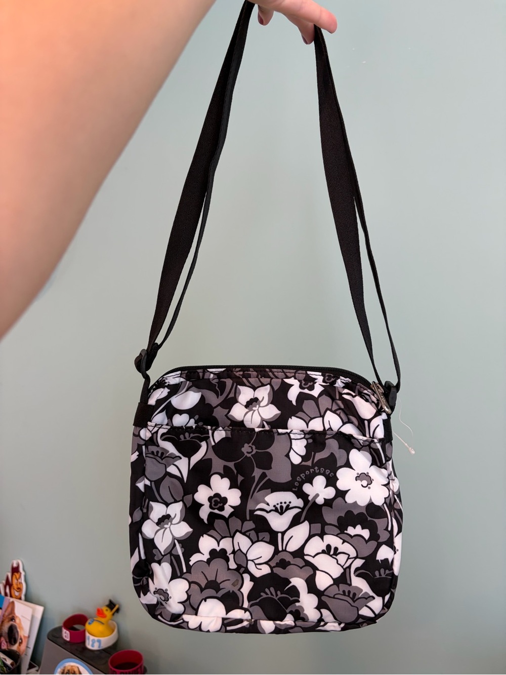 Lesportsac Black & White Floral Crossbody Shoulder Bag - Picture 2 of 5